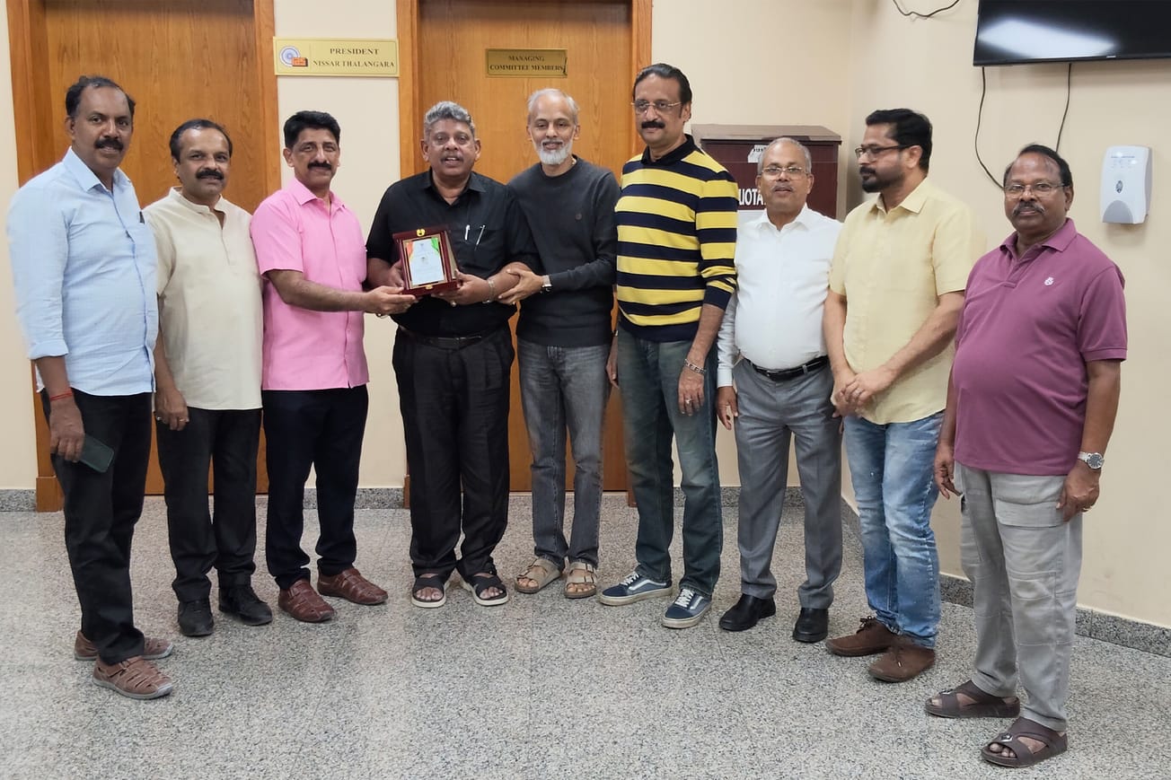 സമദർശിനി ഷാർജയുടെ മാനേജിങ് കമ്മിറ്റി അംഗമായ ശ്രീ. മുബാറക്ക് ഇമ്പാർക്ക് ന് യാത്രയായപ്പ് നൽകി.